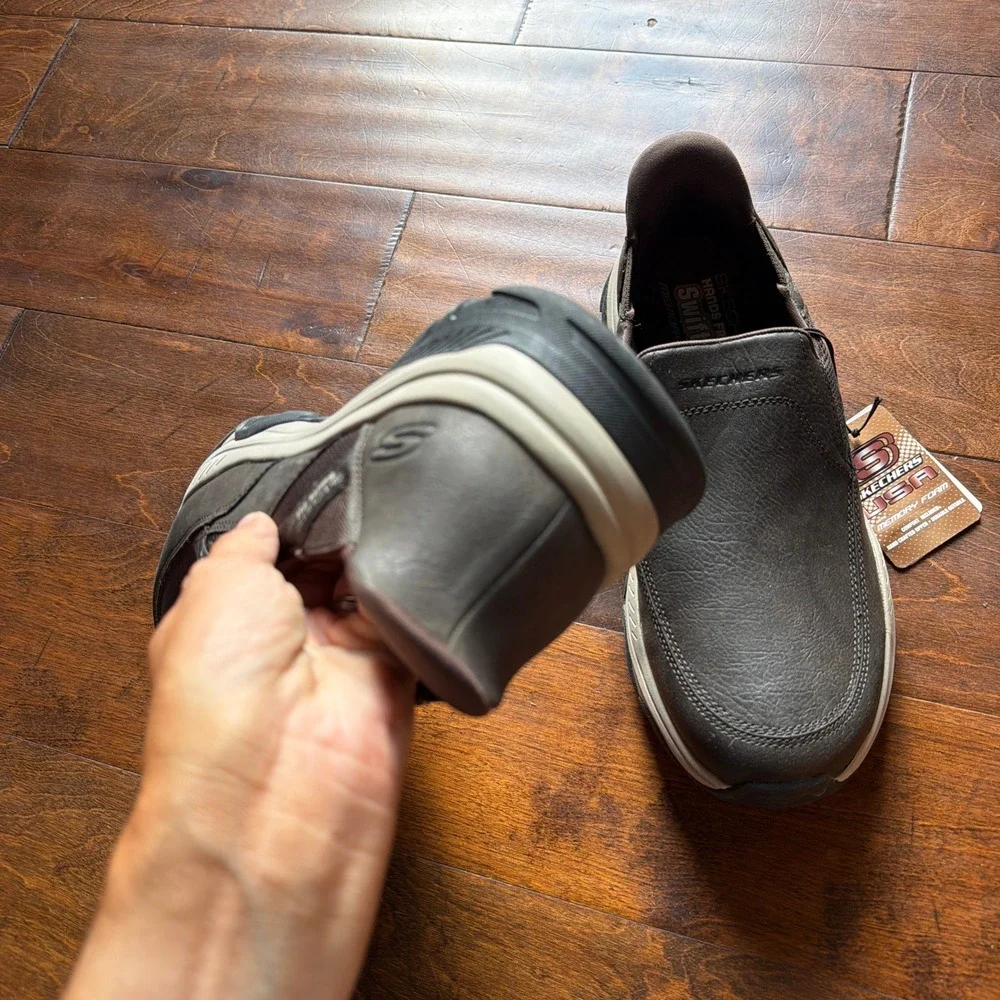 Skechers new tag